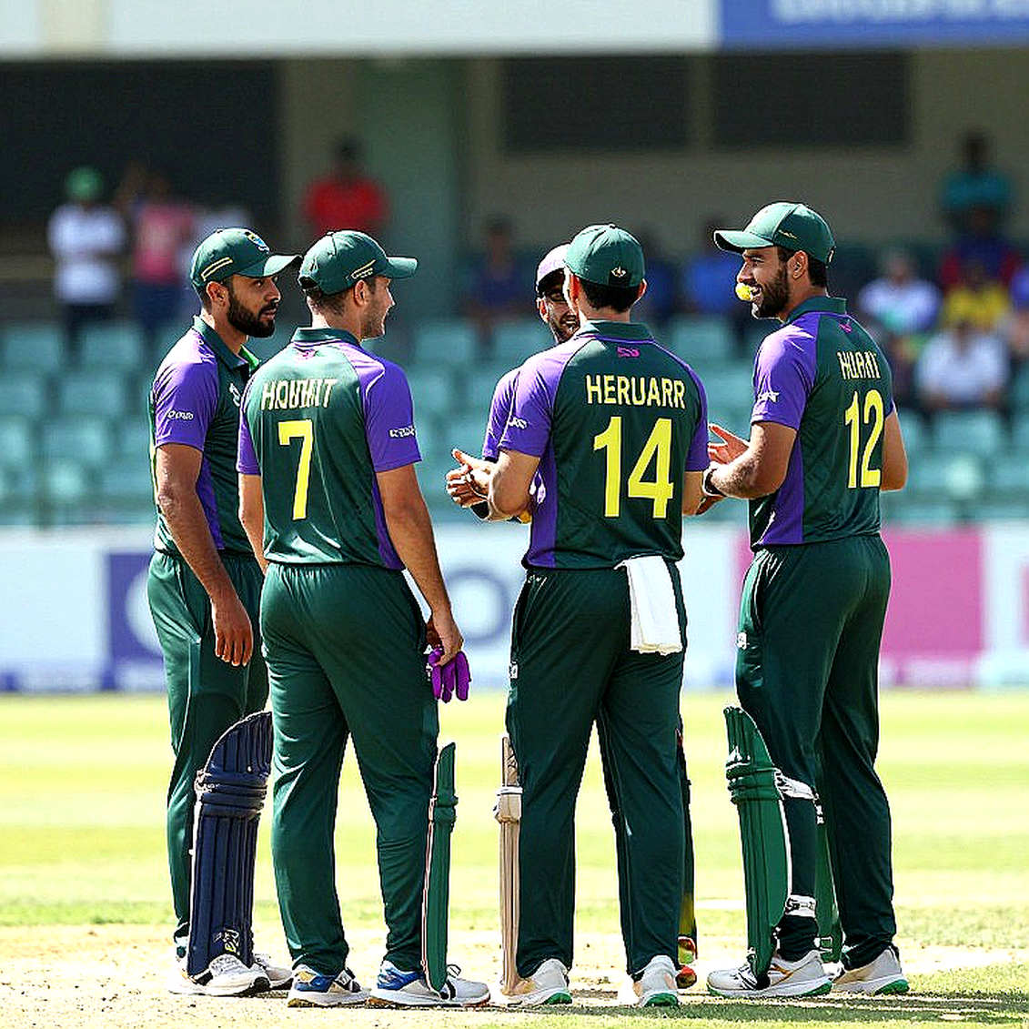 Six Wickets in the North Sydney Dew: The Decision Hidden Inside Australia's Win Six Wickets in the North Sydney Dew: The Decision Hidden Inside Australia's Win