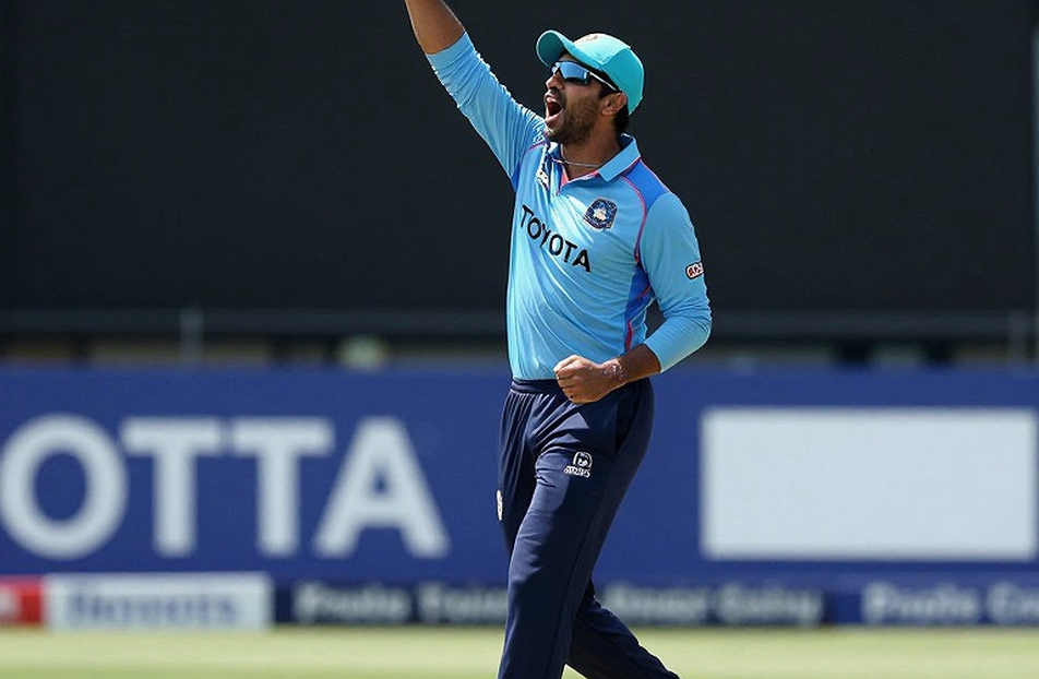 Skidding Spin, Four Seamers and a Bruised Finger: The Real Reading of Pakistan's 69/3 Skidding Spin, Four Seamers and a Bruised Finger: The Real Reading of Pakistan's 69/3