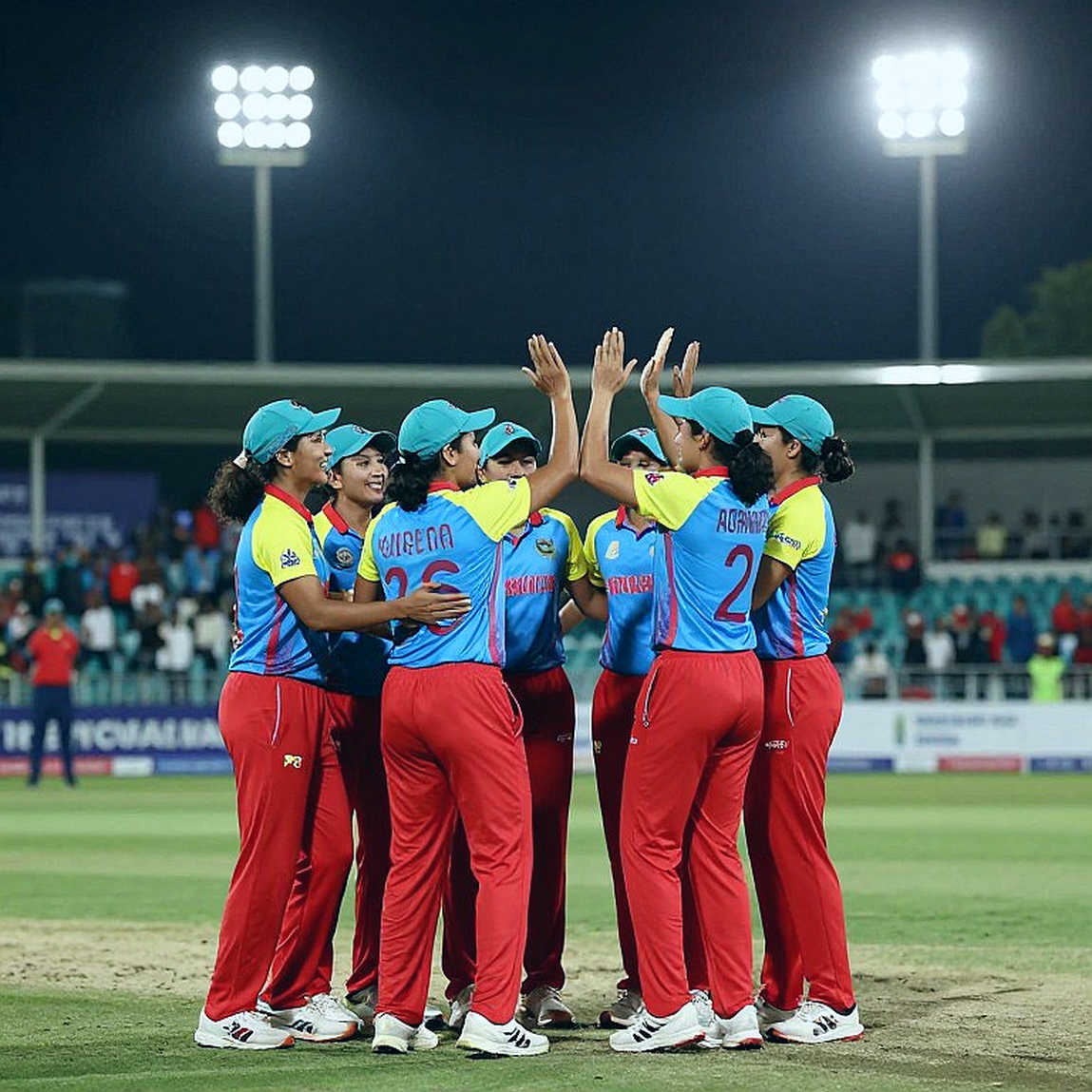 আবুধাবির ১৩৯তম ওভার: যে একটি ডিমেরিট পয়েন্ট আফগানিস্তানের ডাগআউটের আসল ছবি বলে আবুধাবির ১৩৯তম ওভার: যে একটি ডিমেরিট পয়েন্ট আফগানিস্তানের ডাগআউটের আসল ছবি বলে