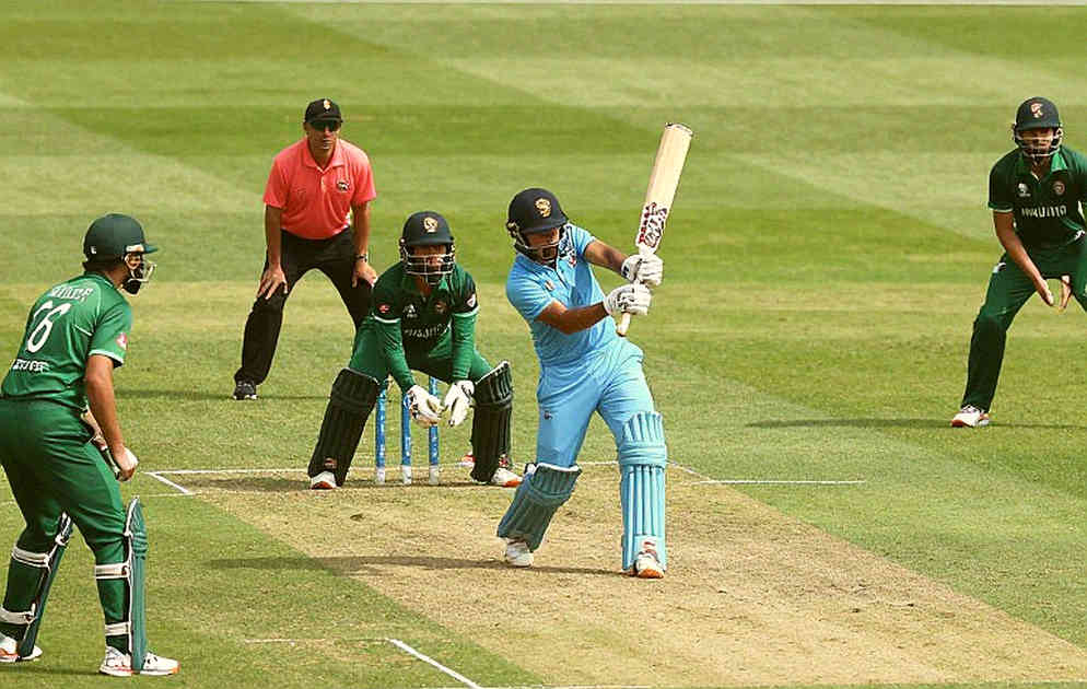 সান্তনারের ১৭তম ওভার: ২২৬ তাড়ায় ৪৬ থেকে ২৭—একটি ওভারের হিসাবি সত্য