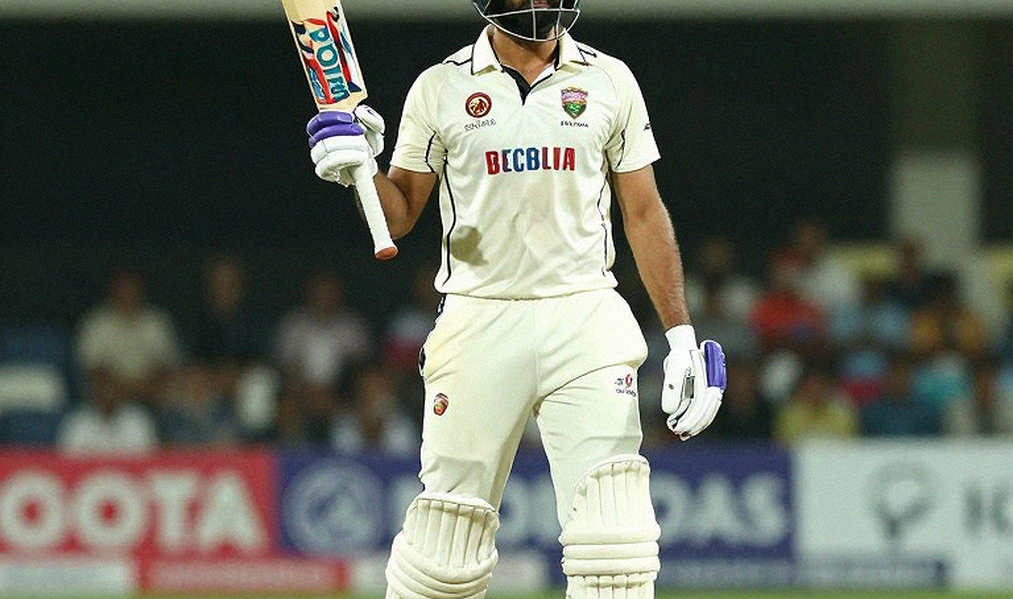 Auction Hammers, Empty Galleries: Price and Distance in Cricket's Movement Market Auction Hammers, Empty Galleries: Price and Distance in Cricket's Movement Market