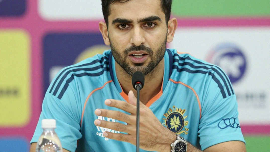 ক্রিকেটের নিঃশব্দ নিলাম: হার্দিক পাণ্ডিয়ার ভবিষ্যৎ আর আইপিএলের অর্থনৈতিক ছন্দ ক্রিকেটের নিঃশব্দ নিলাম: হার্দিক পাণ্ডিয়ার ভবিষ্যৎ আর আইপিএলের অর্থনৈতিক ছন্দ