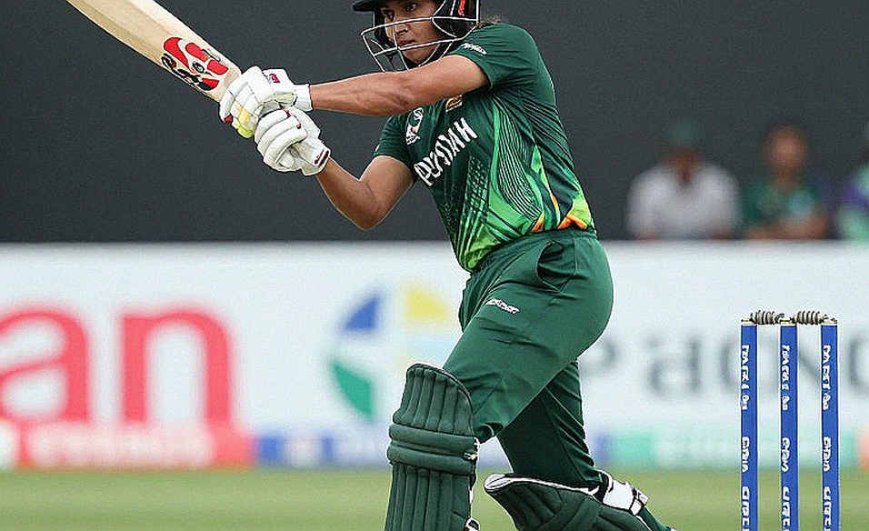 Arafat Minhas's Six-Wicket Night: England's Batting Collapse in Rawalpindi Dew